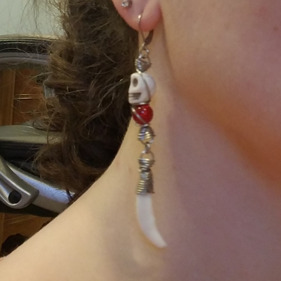 Silver Skull Blood Red Glass Coyote Teeth Earrings - Picture 5 of 7